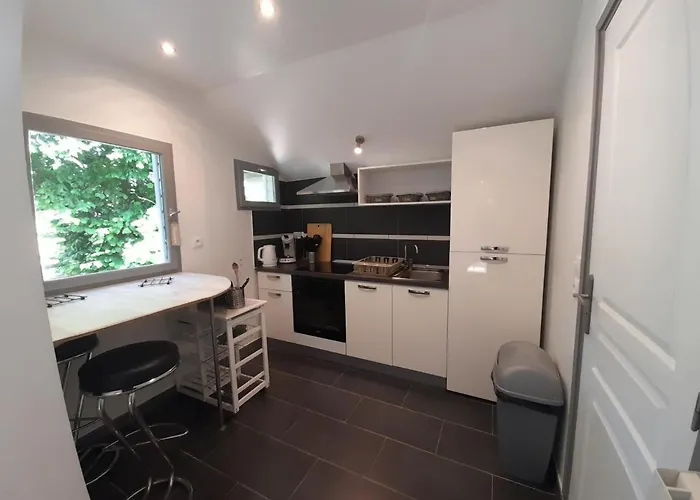 Holiday home Au Calme Avec Jardin Et Wifi A - Fr-1-541-52